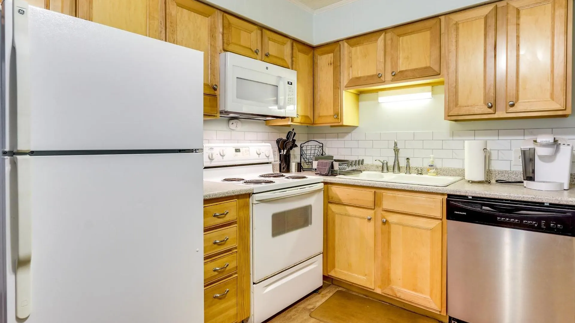 Apartment Hilton Head Getaway With Balcony - Walk To Beach!
