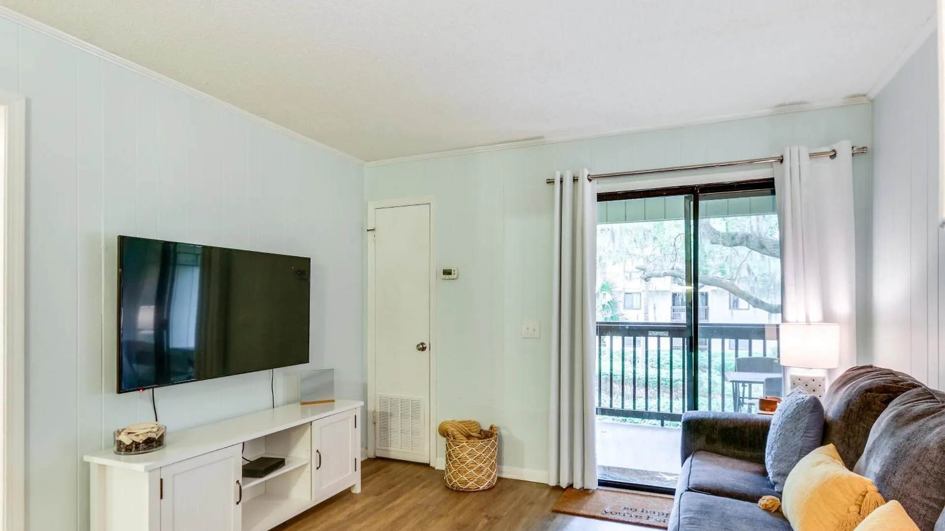Apartment Hilton Head Getaway With Balcony - Walk To Beach! *