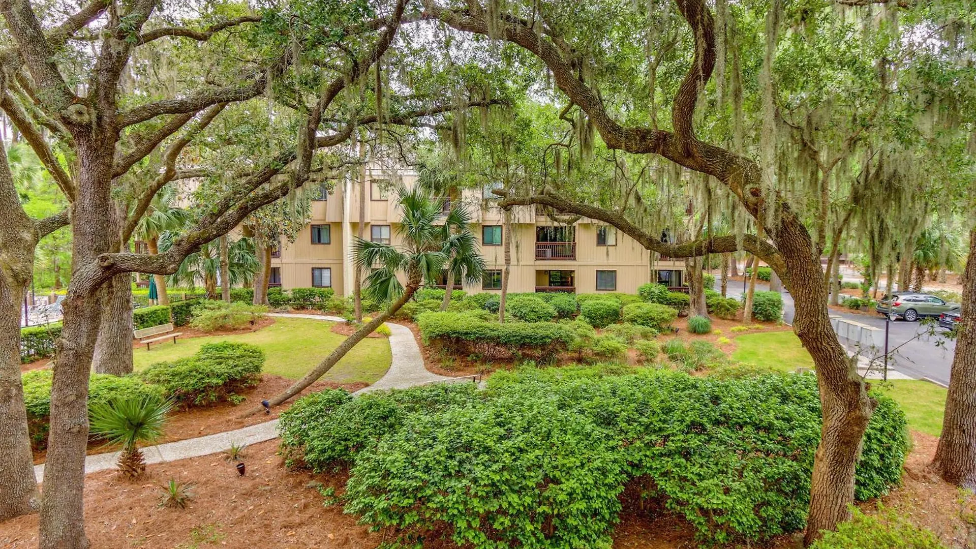 Hilton Head Getaway With Balcony - Walk To Beach! Apartment