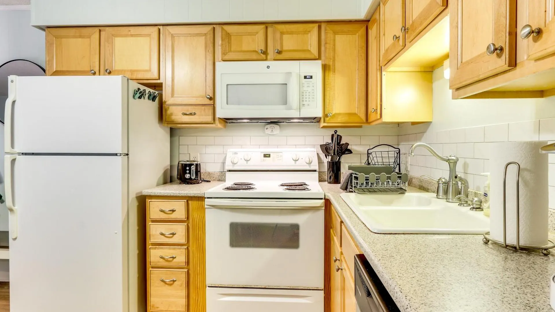 Hilton Head Getaway With Balcony - Walk To Beach! Apartment *