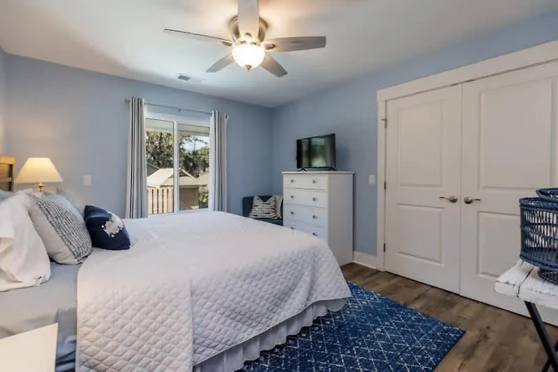 Steps To Sand 3 Bed 2 Bath With Private Pool Holiday home Hilton Head Island