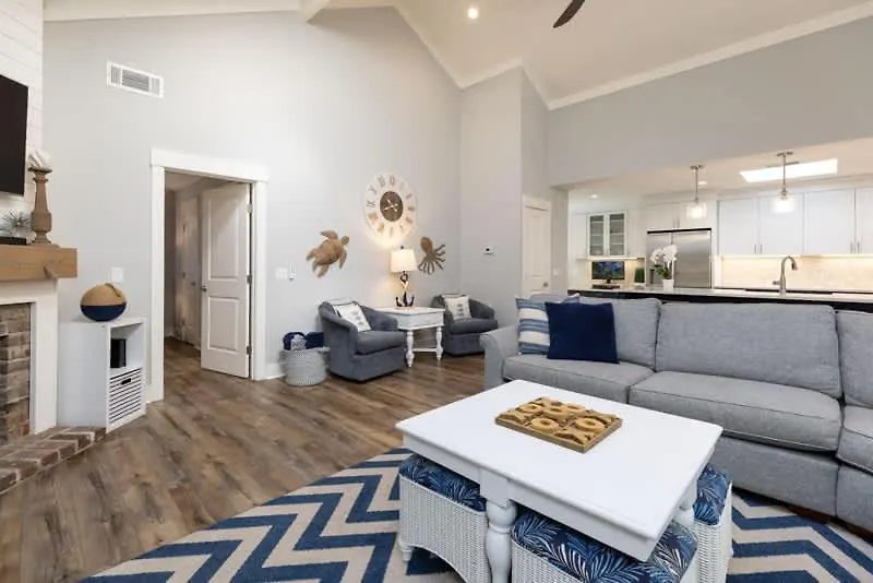 Steps To Sand 3 Bed 2 Bath With Private Pool