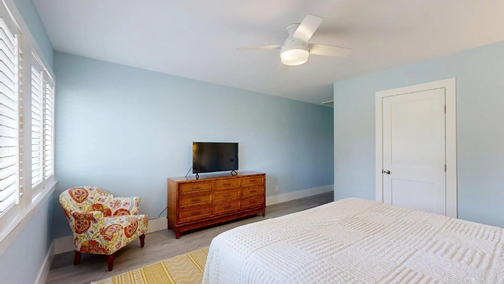 911 Inverness Village Villa