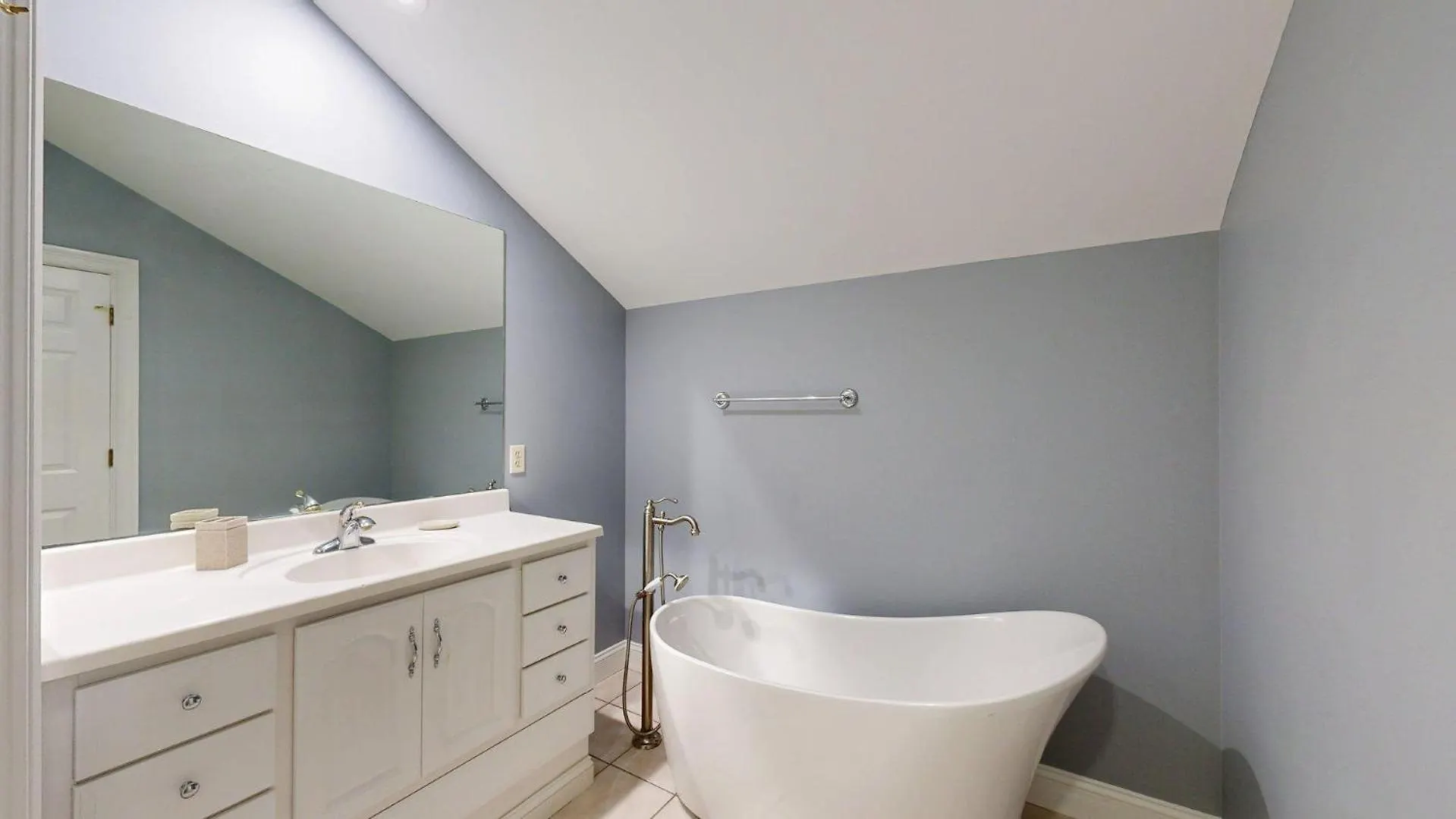 19 Heath Dr