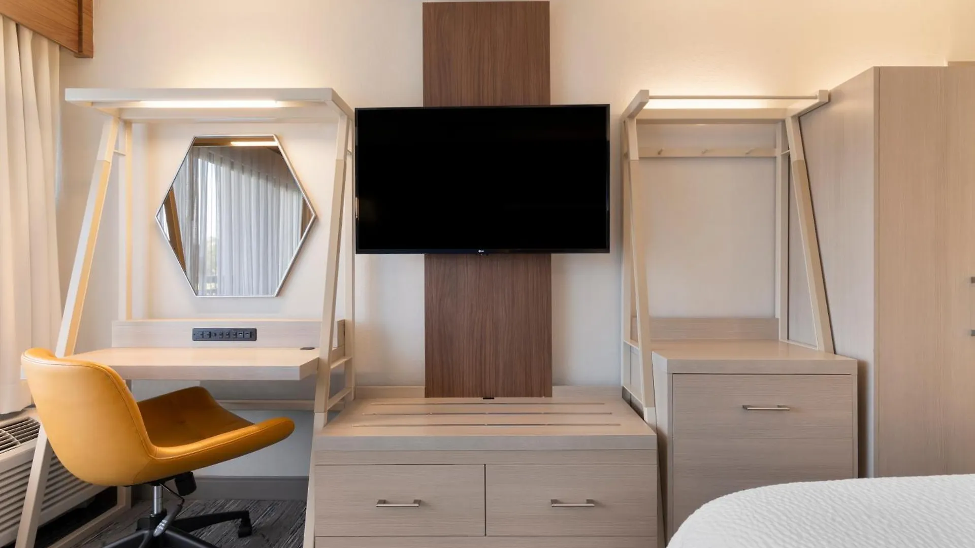 Express By Ihg Hotel
