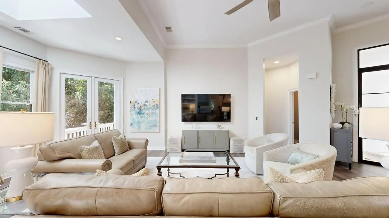 8 Flagg Dr