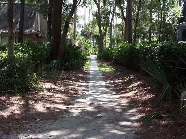 Hickory Cove 18 *