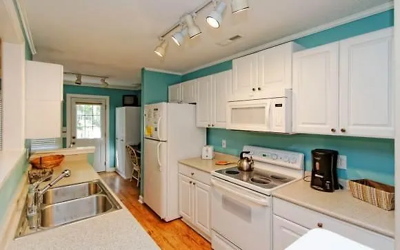 Tennismaster - Three Bedroom - 1102