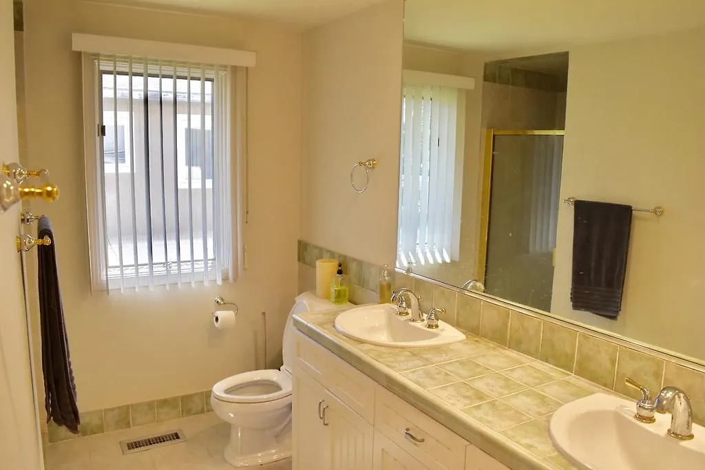 Direct Oceanfront Luxury Home- Cassina Palms Holiday home *