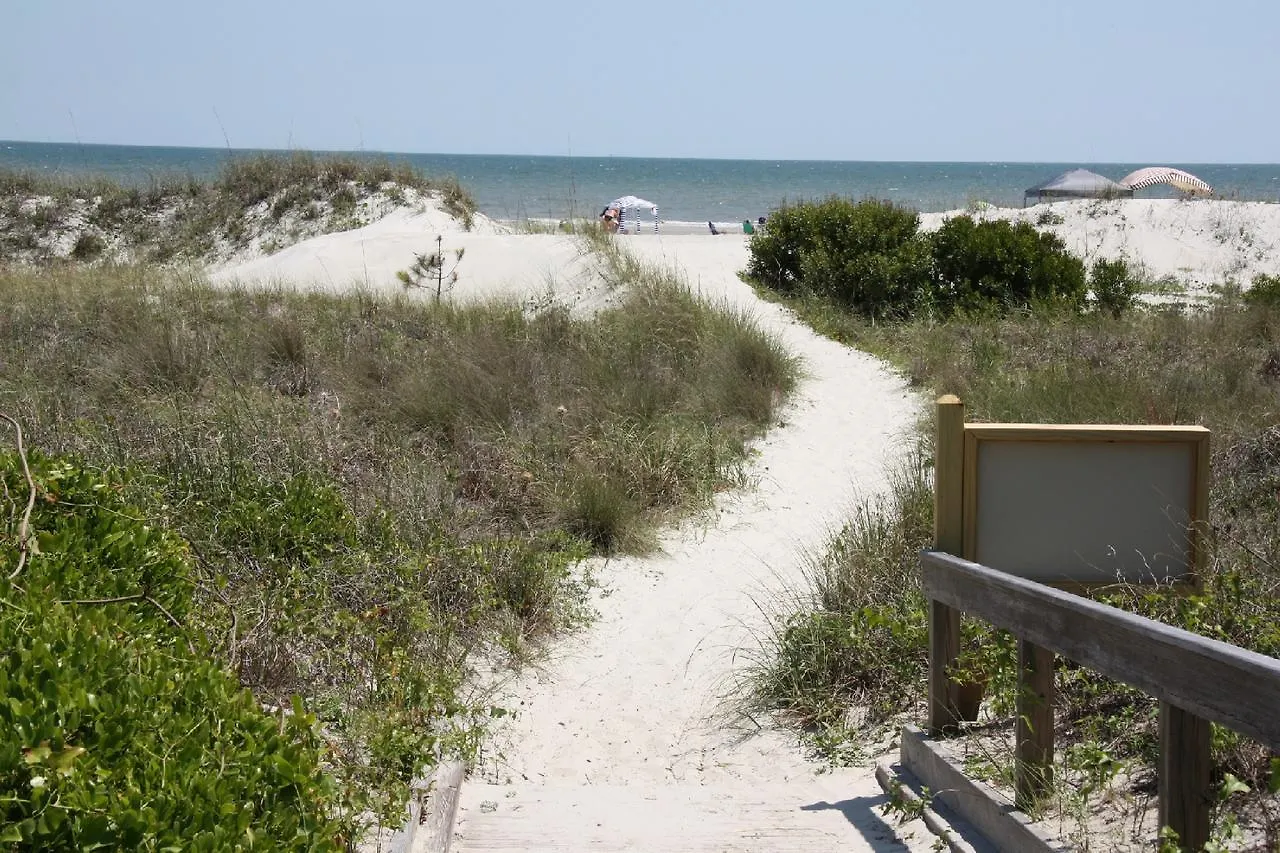 Ocean Villas Deluxe - Oceanfront - Steps To Beach - Great Location - Heated Pool April Hilton Head Island