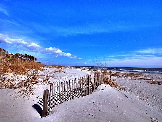 Hickory Cove 18