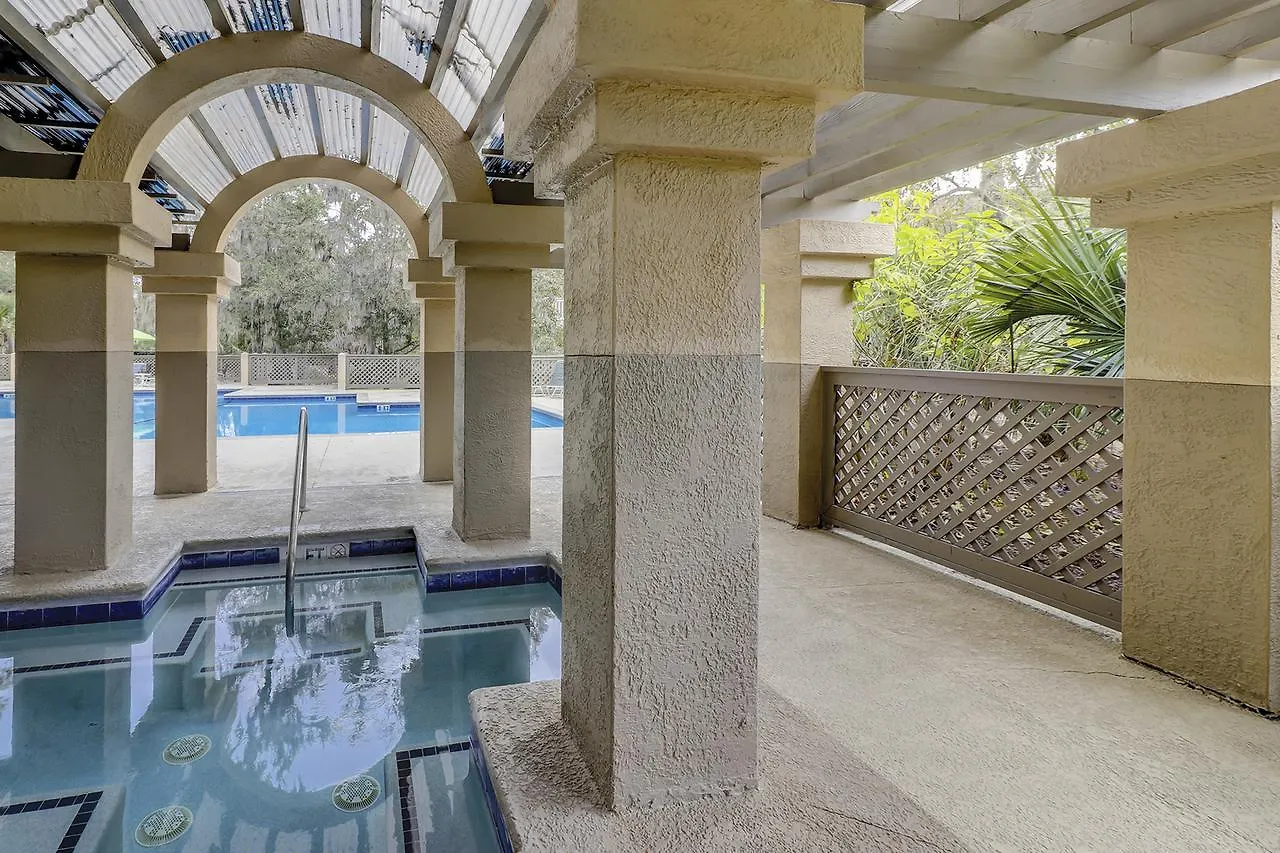 Villa Colonnade Club 196