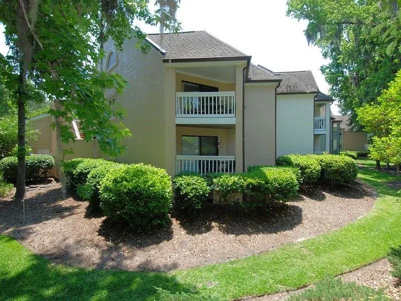 Colonnade Club 174