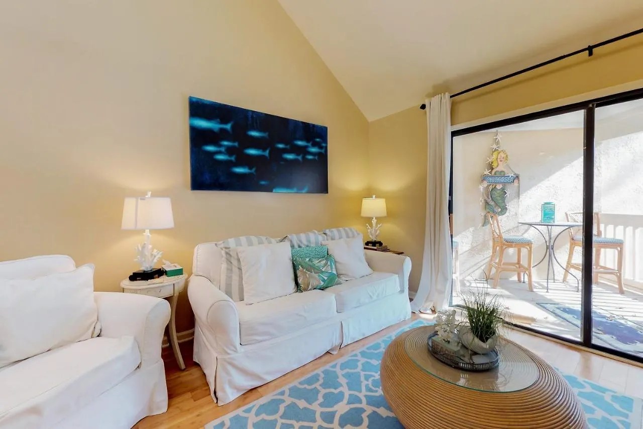 Colonnade Club 204