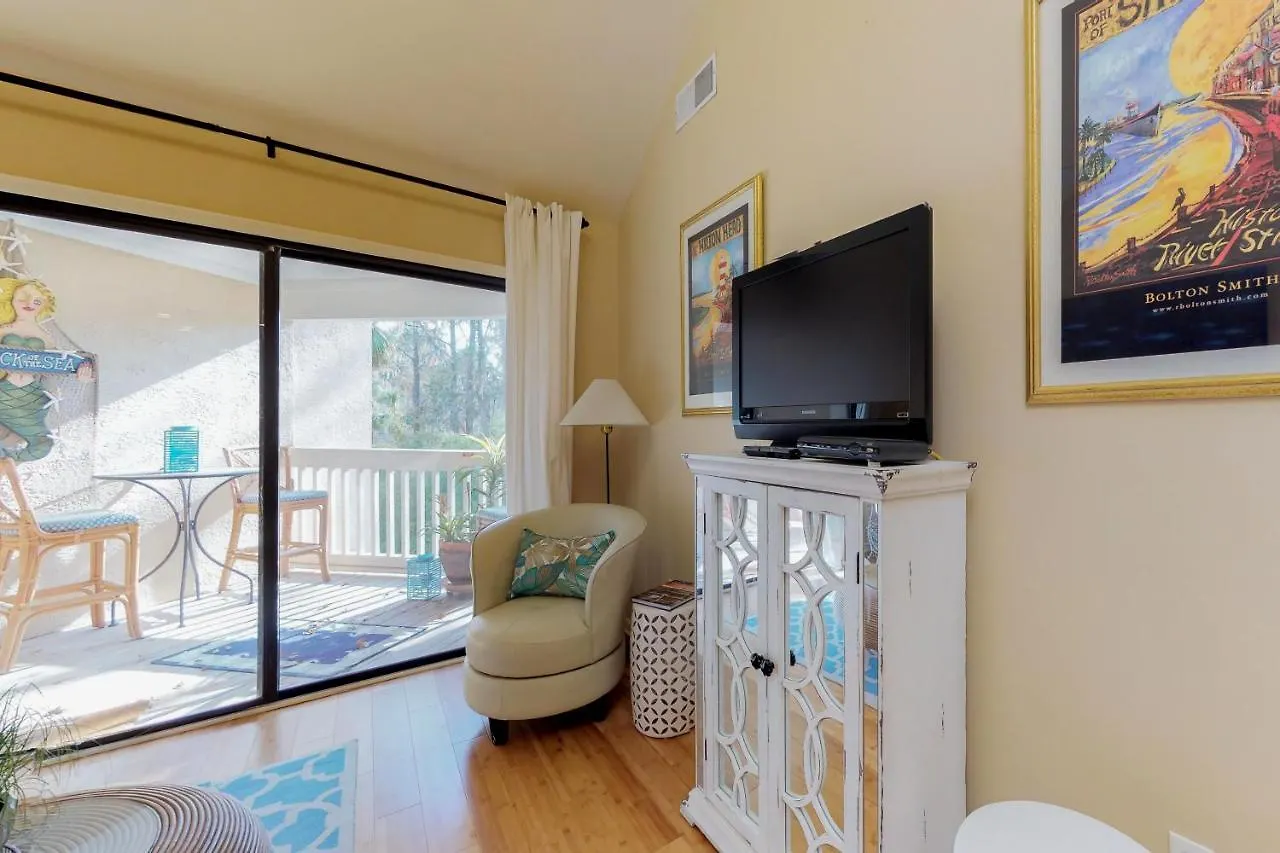 Colonnade Club 204 Apartment