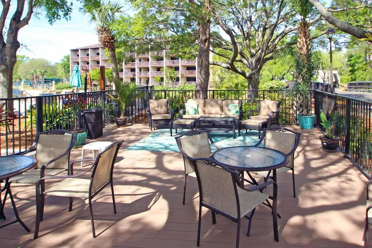 Island Club 5 *