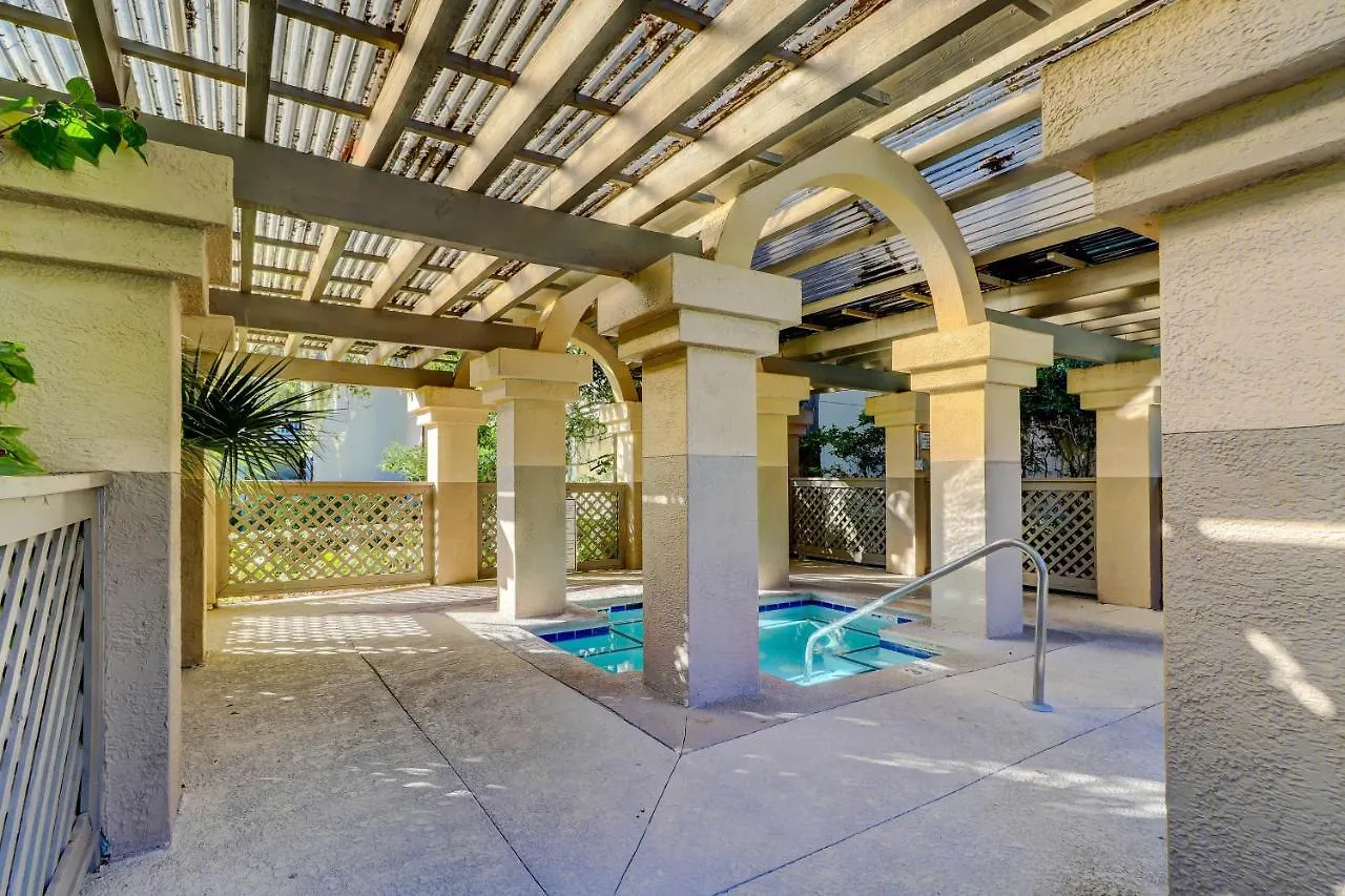 Colonnade Club 147 Apartment *