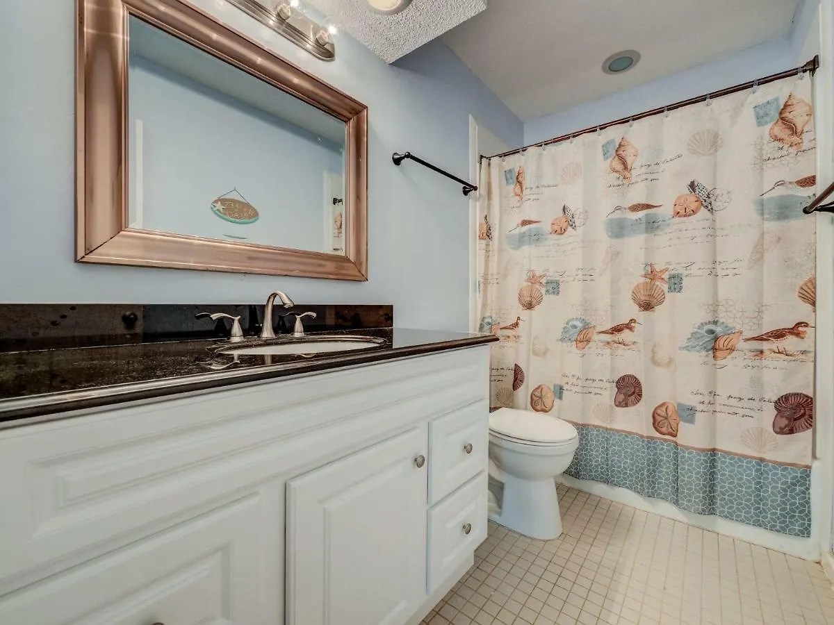 Sailmaster 37, 2 Bedrooms, Sleeps 6, Pool, Patio