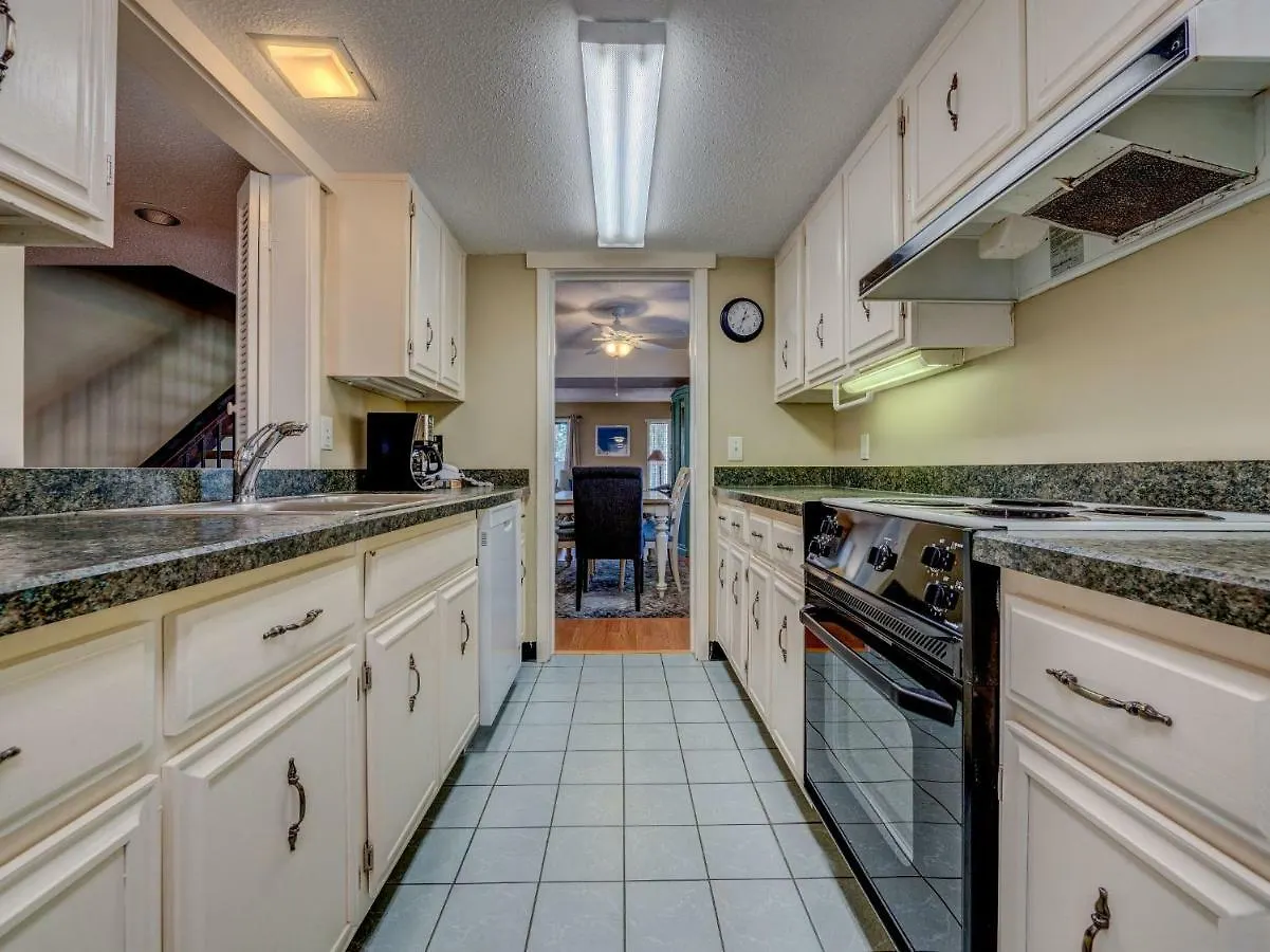 Sailmaster 37, 2 Bedrooms, Sleeps 6, Pool, Patio Holiday home *