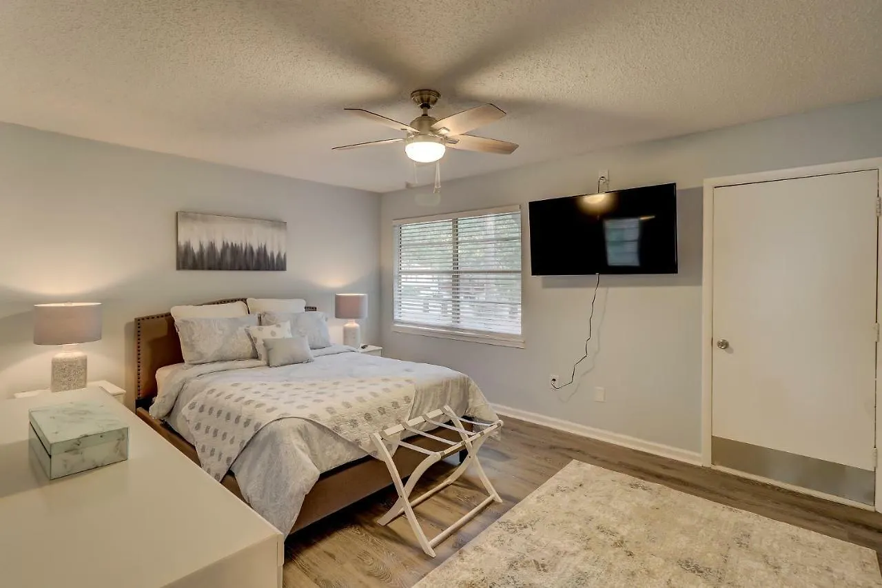 Holiday home Away #58
