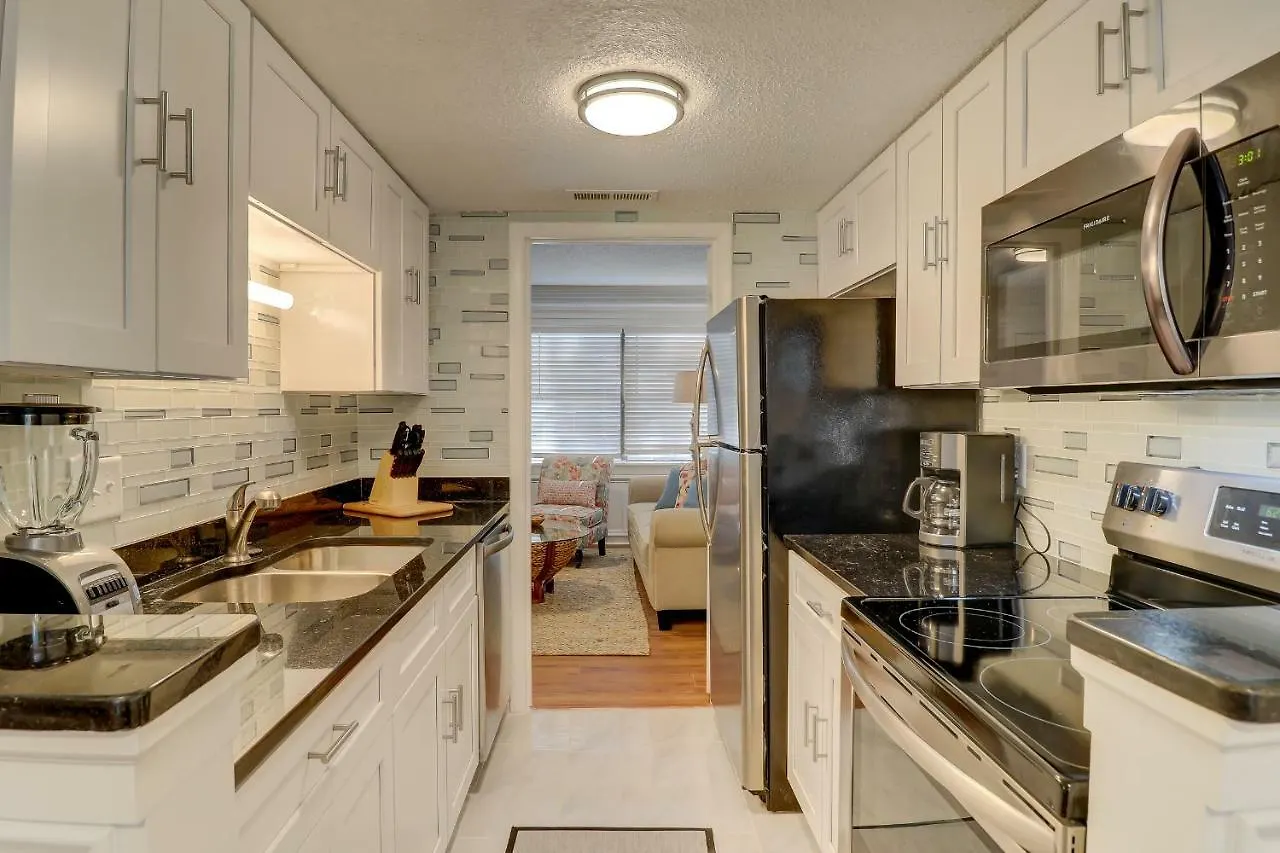 Holiday home Away #114