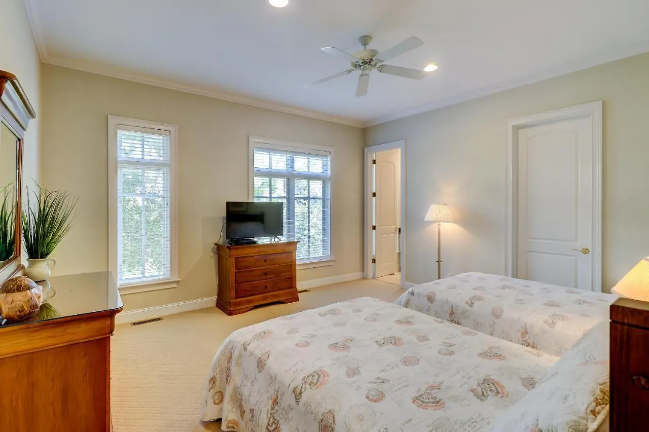 2nd Row Luxury At 30 Knotts Way Holiday home Hilton Head Island