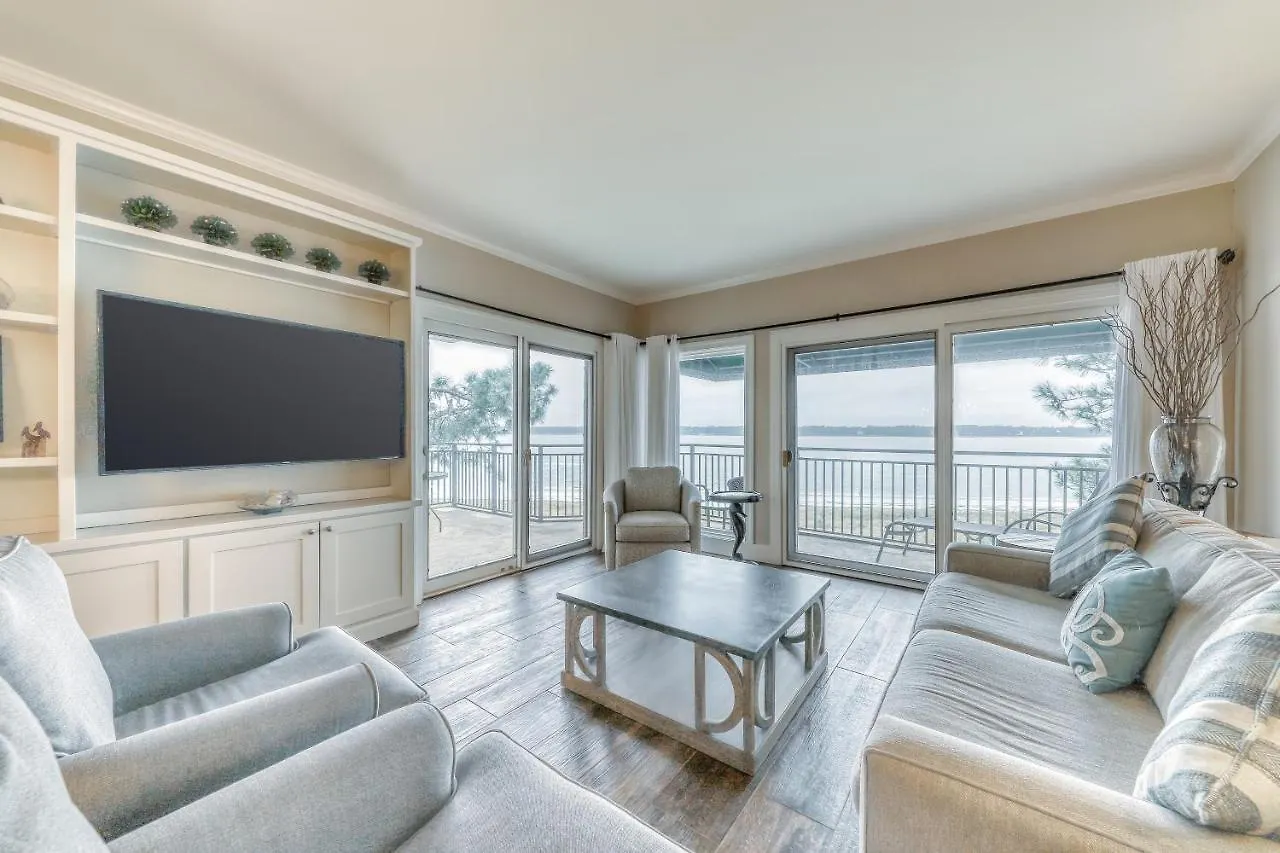 Beachside Tennis Apartment