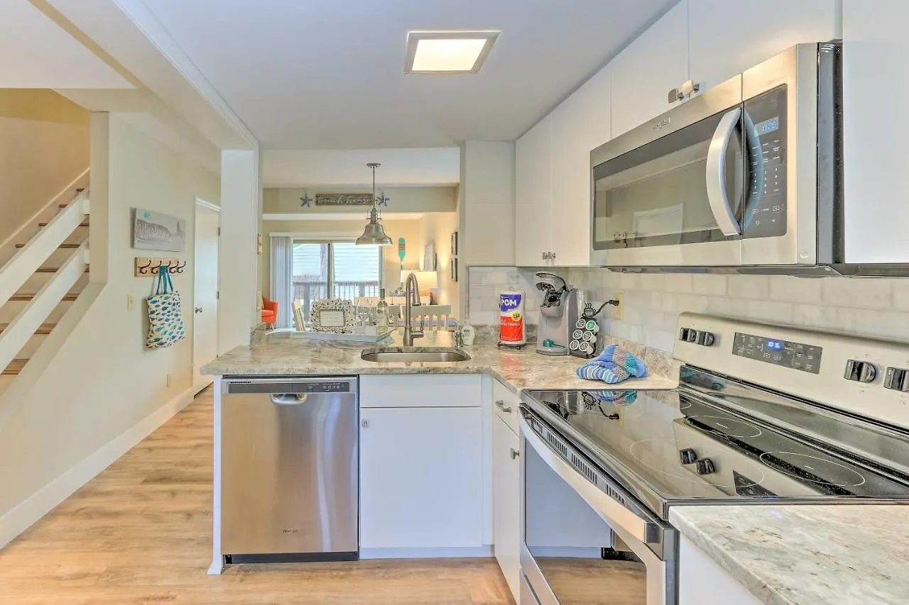 Hilton Head With Balcony - Walk To Beach! Villa