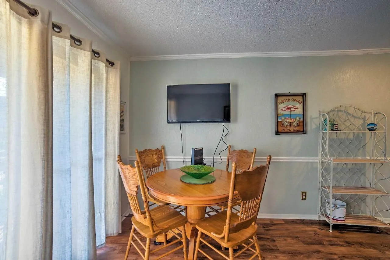 Coastal With Amenities - Steps To Beach! Apartment