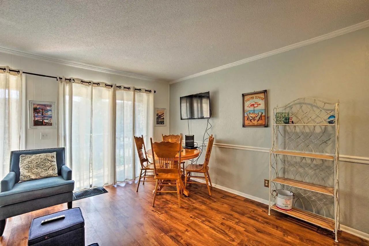 Coastal With Amenities - Steps To Beach! Apartment *
