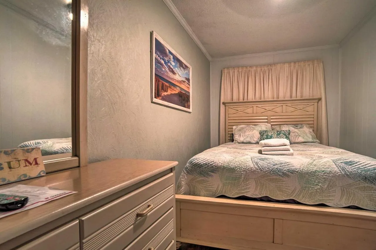 Apartment Coastal With Amenities - Steps To Beach! Hilton Head Island