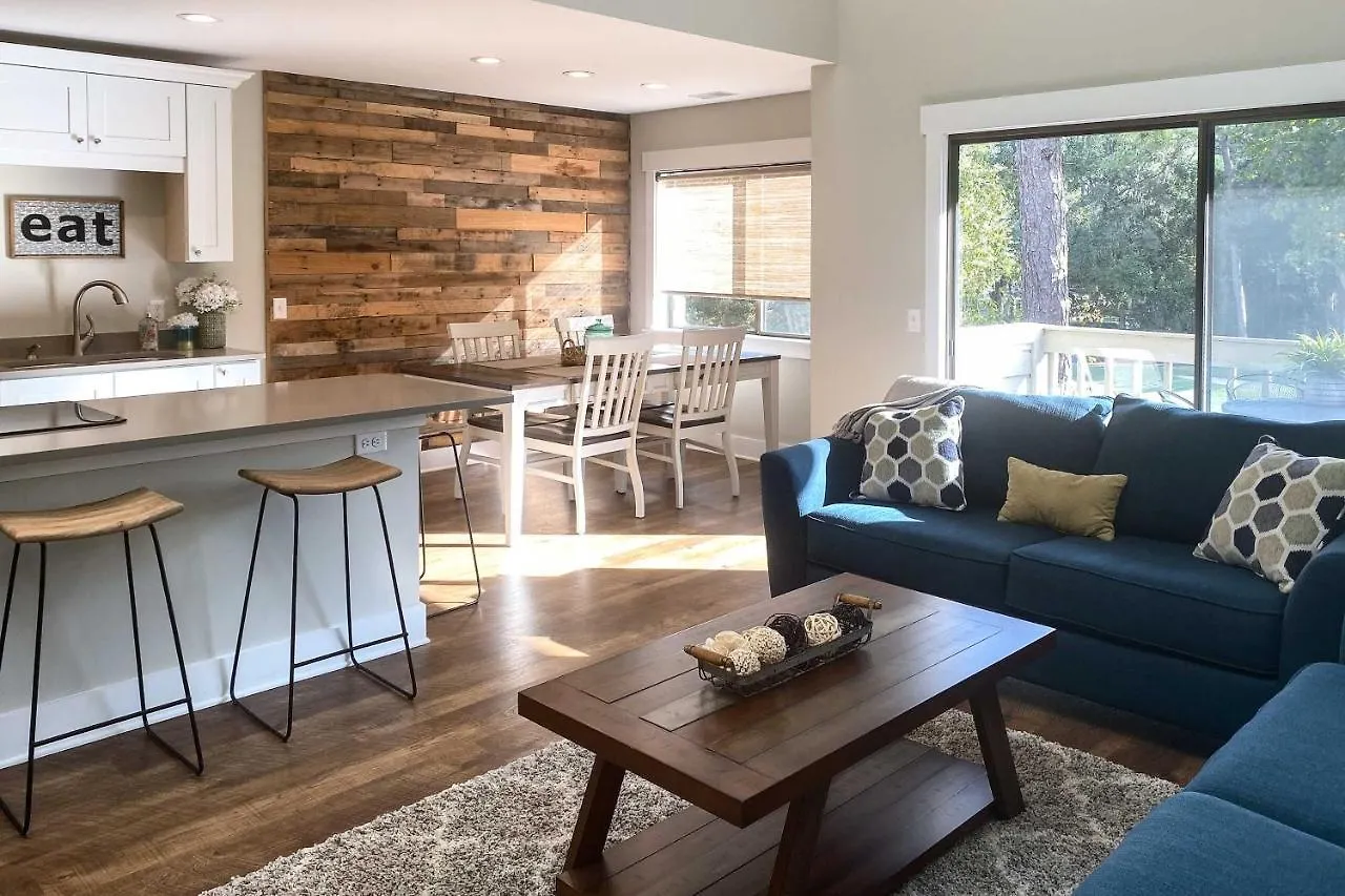 With Golf Course Views, Walk To Harbour Town!