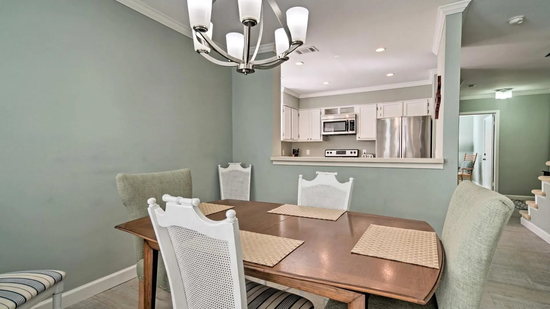 Apartment Updated Hilton Head Balcony, Walk To Hilton Head Island