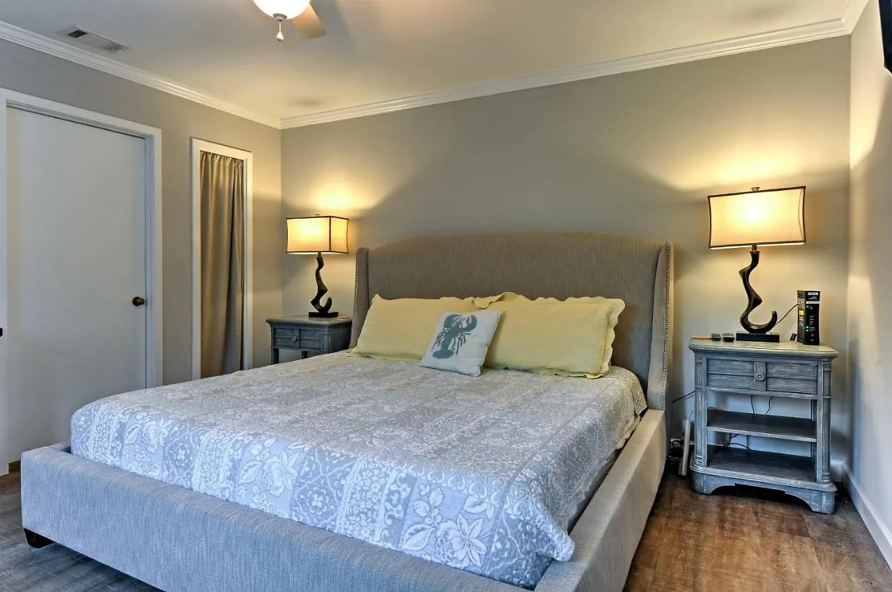 Updated Hilton Head Balcony, Walk To Hilton Head Island