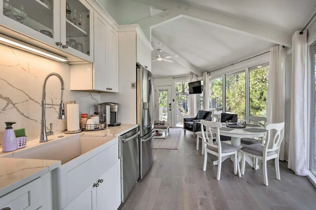 Airy Treehouse With Bikes Walk To Harbour Town! Holiday home