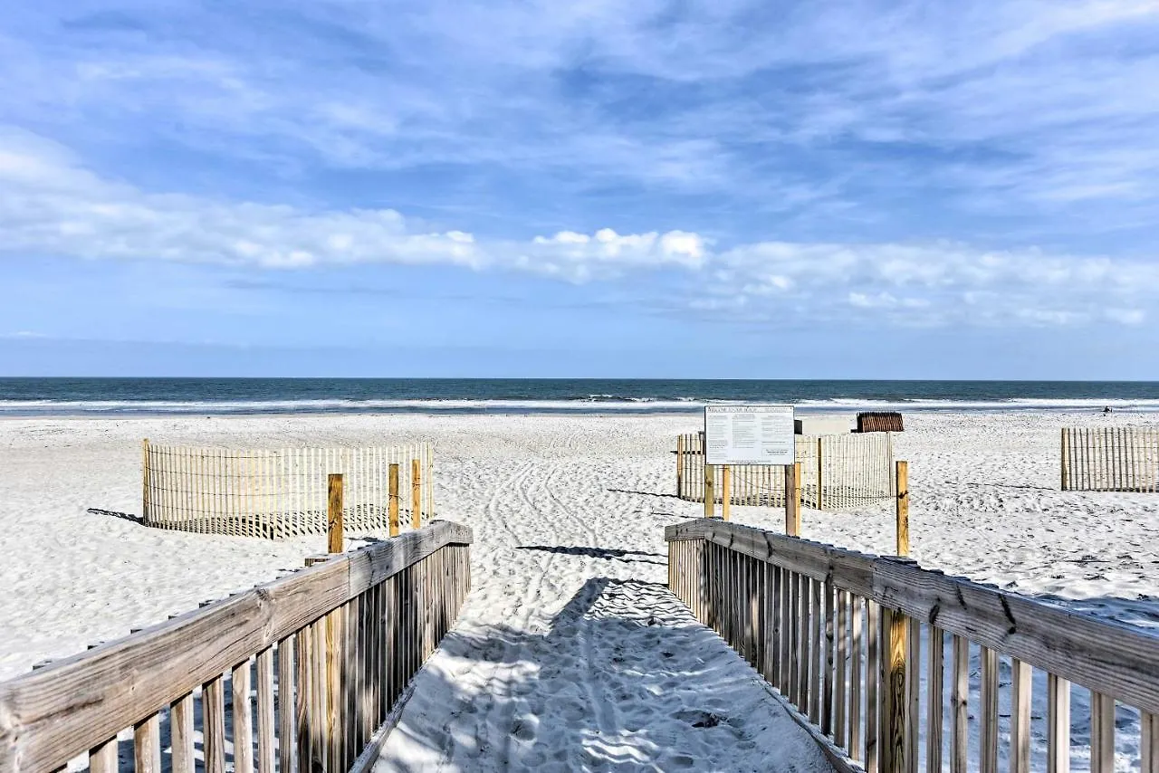 Apartment Walkable With Perks *