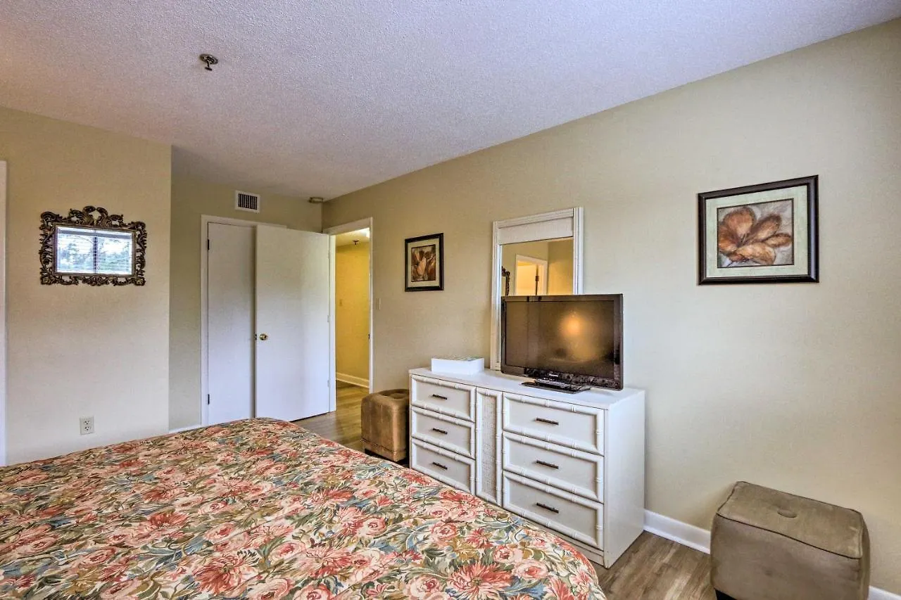 Hilton Head With Amenities Walk To Beach! Apartment