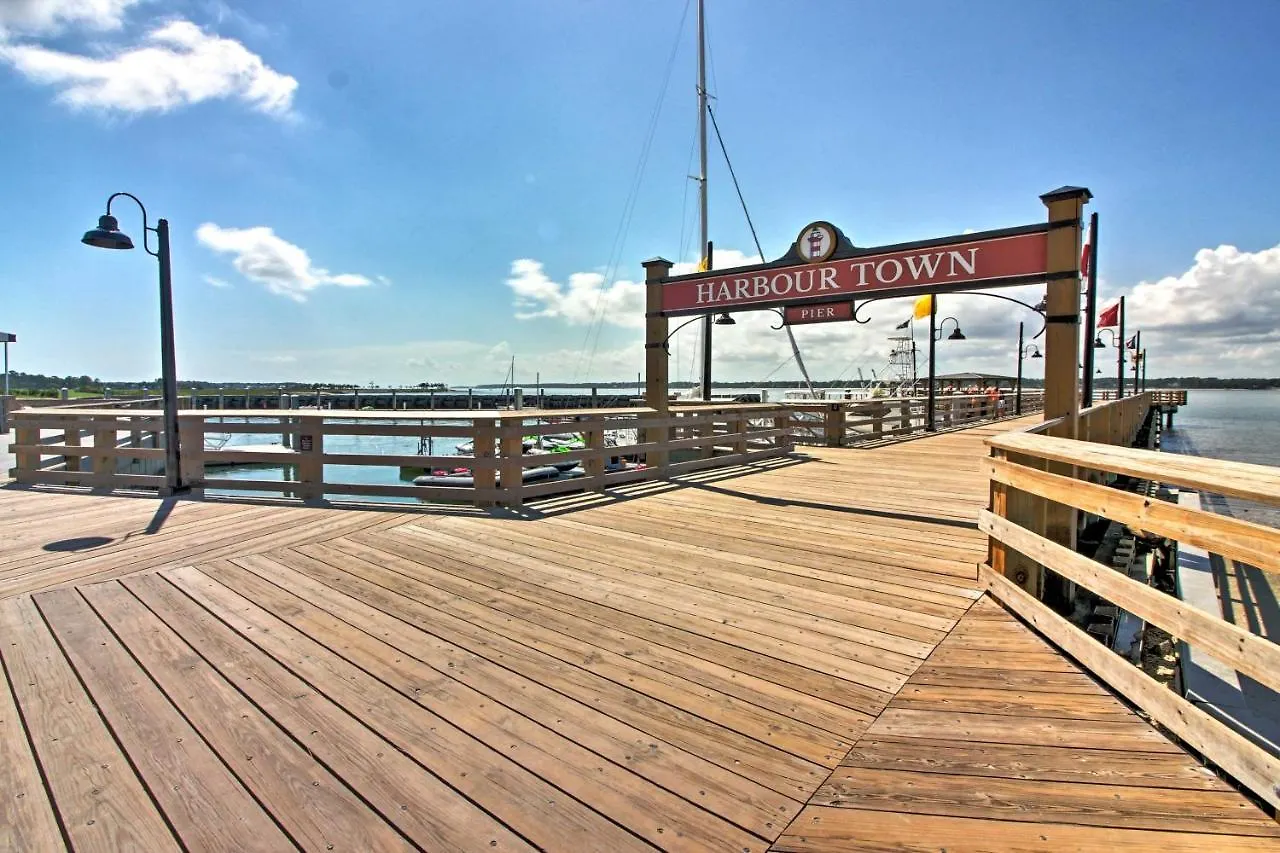 With Golf Course Views, Walk To Harbour Town! Apartment