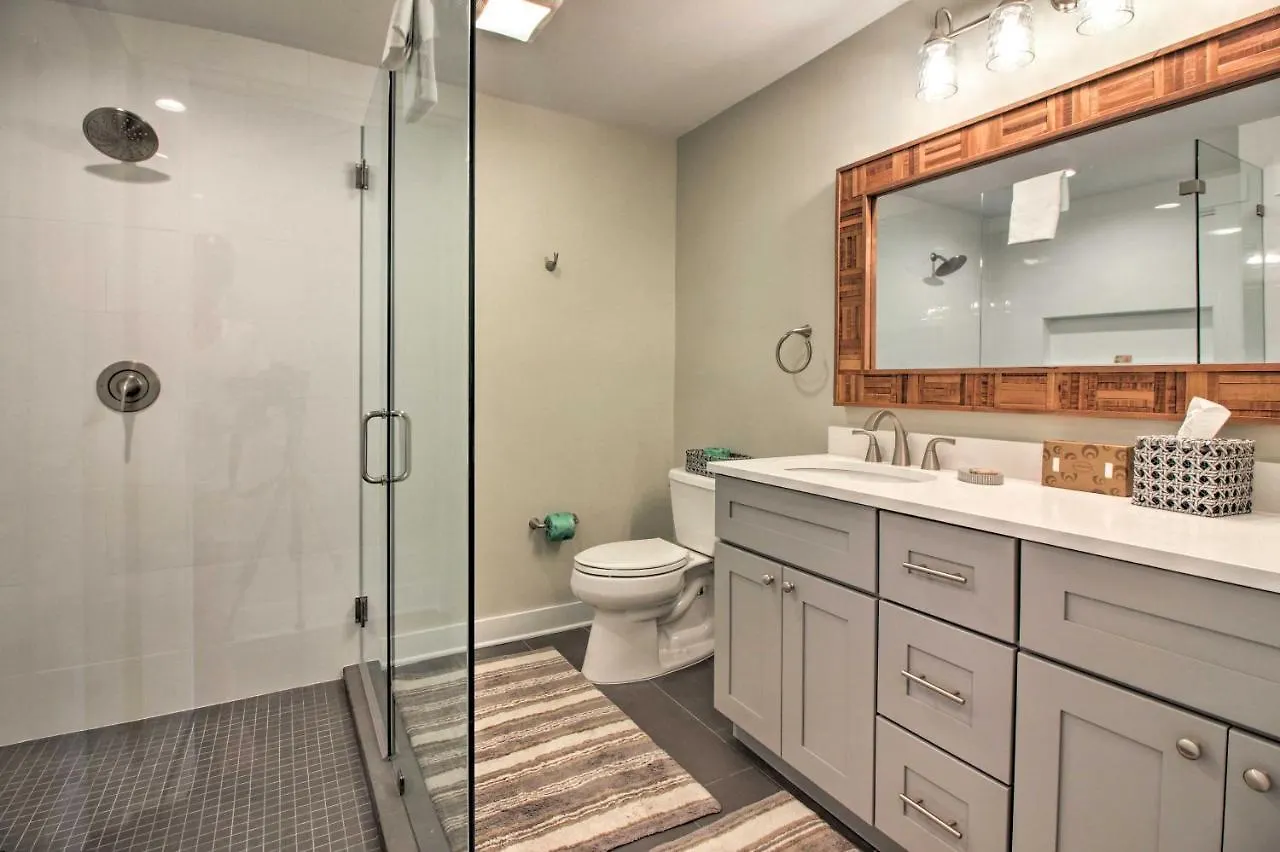 With Golf Course Views, Walk To Harbour Town! Apartment
