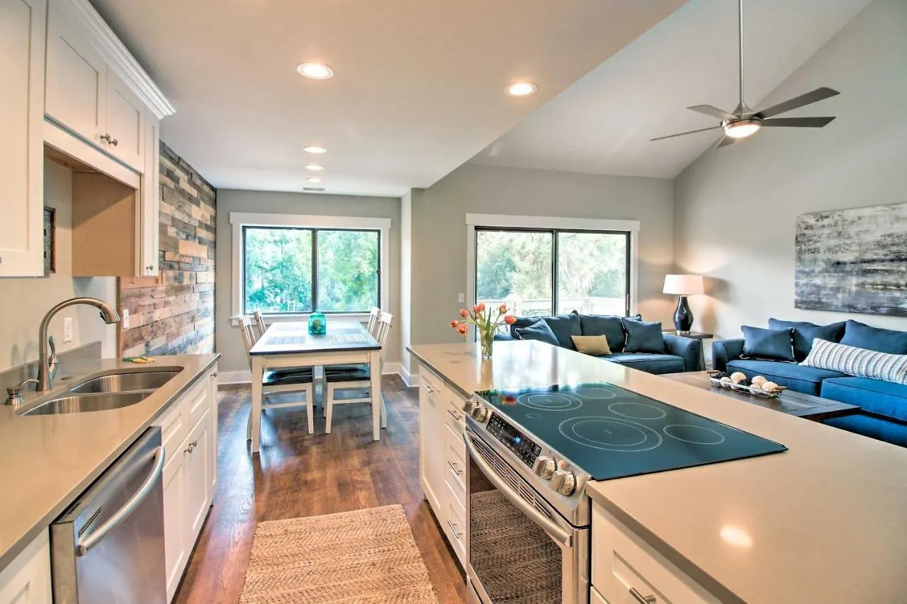With Golf Course Views, Walk To Harbour Town! *