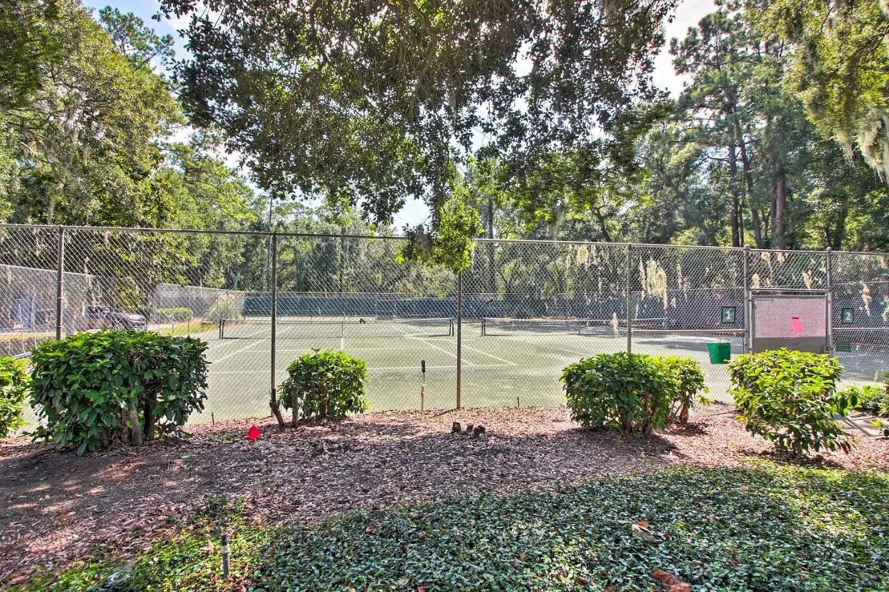 Apartment With Golf Course Views, Walk To Harbour Town!