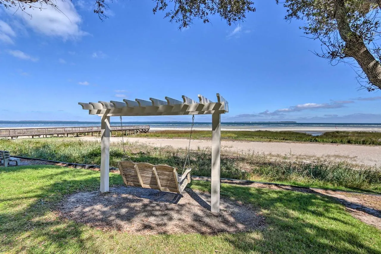Colorful Hilton Head With And Pool Access! *