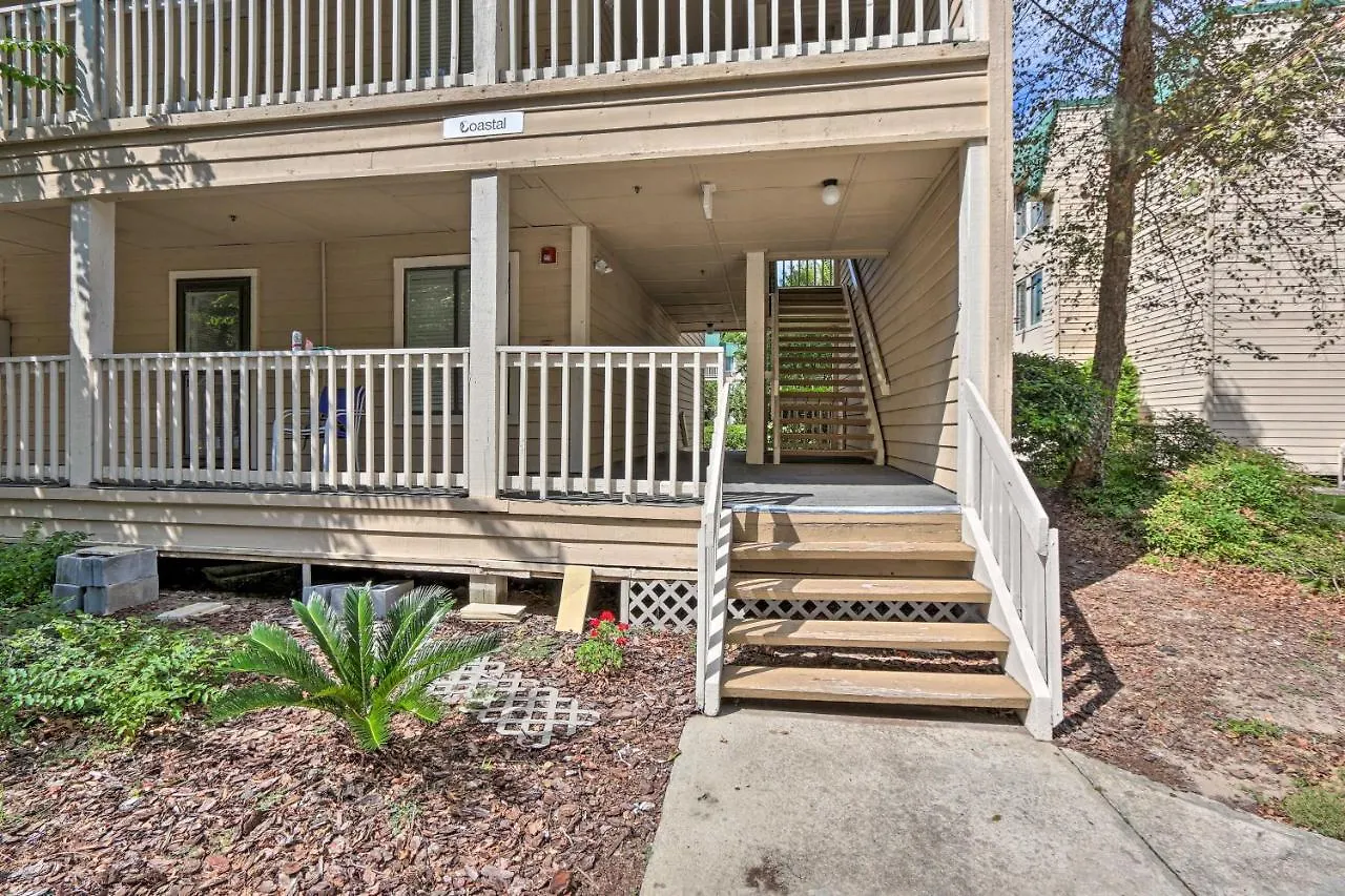 Colorful Hilton Head With And Pool Access! Apartment