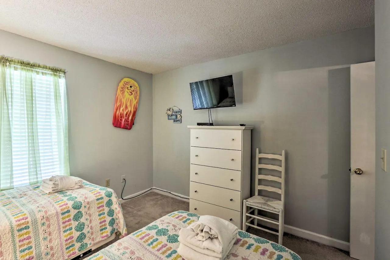 Apartment Colorful Hilton Head With And Pool Access!