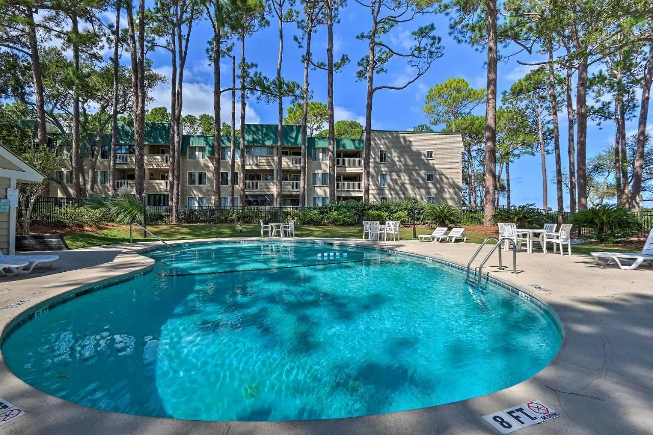 Colorful Hilton Head With And Pool Access! *