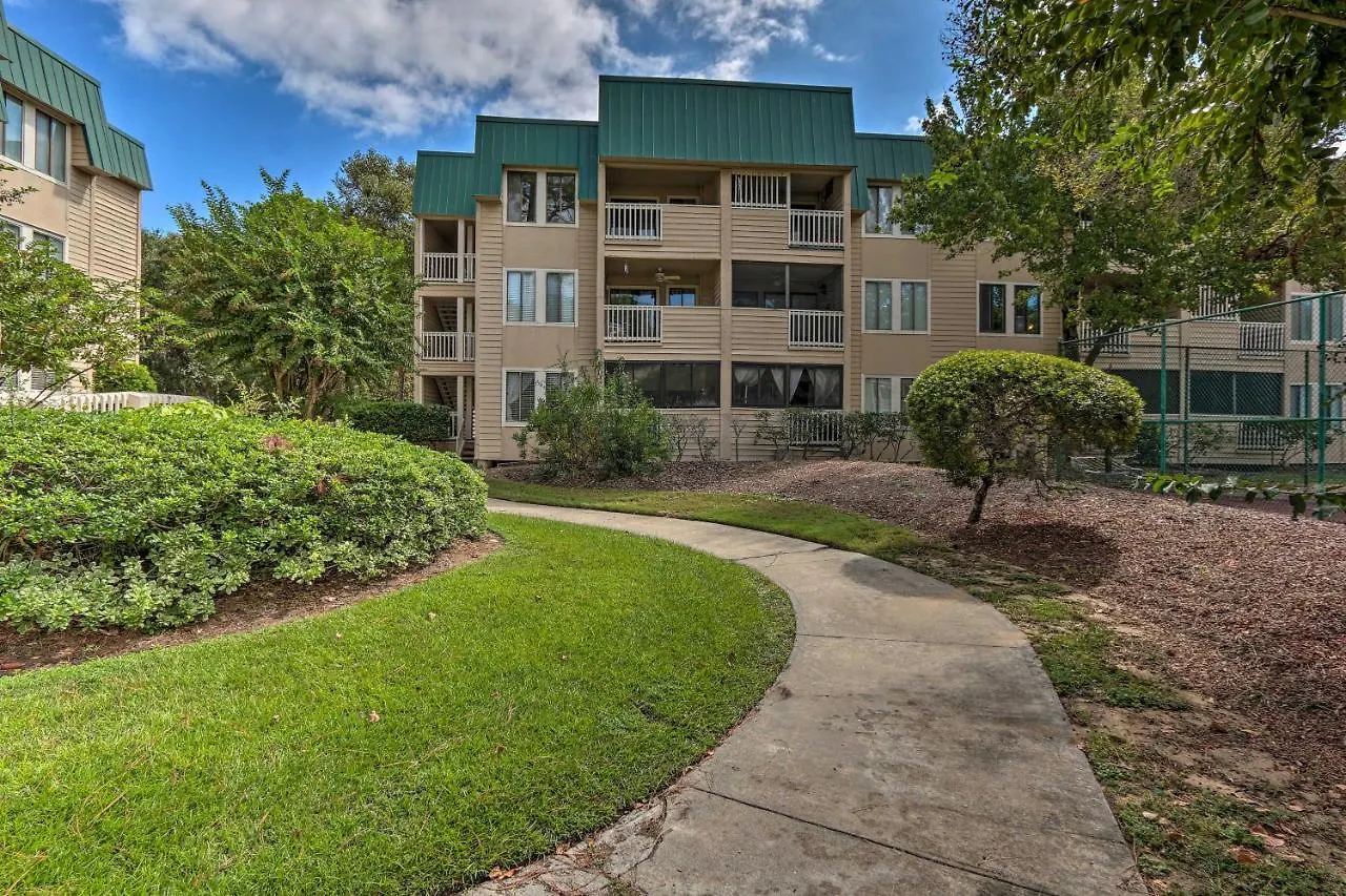 Colorful Hilton Head With And Pool Access! *