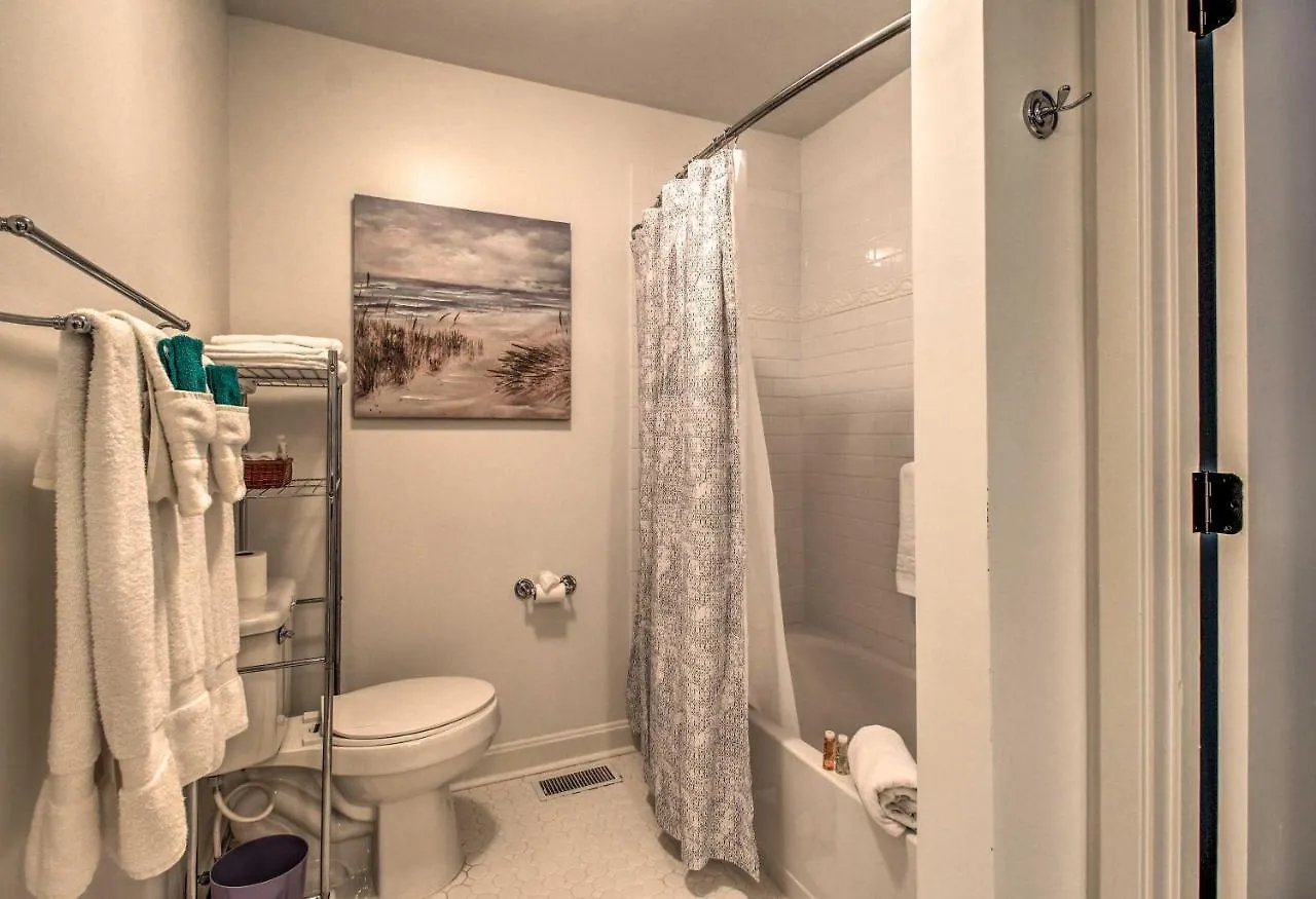 Holiday home With Private Courtyard - Walk To Coligny Beach! Hilton Head Island
