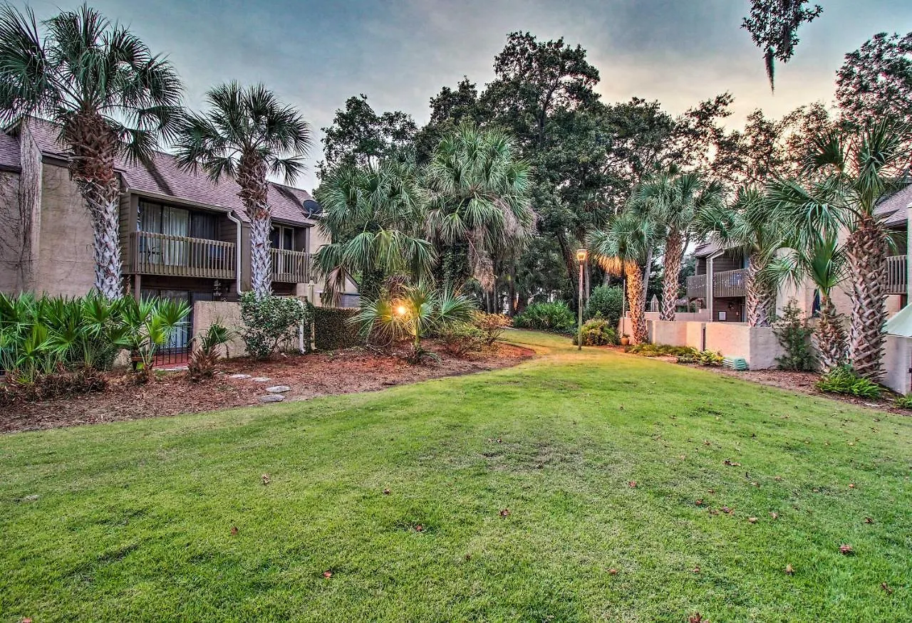 With Private Courtyard - Walk To Coligny Beach! Holiday home Hilton Head Island