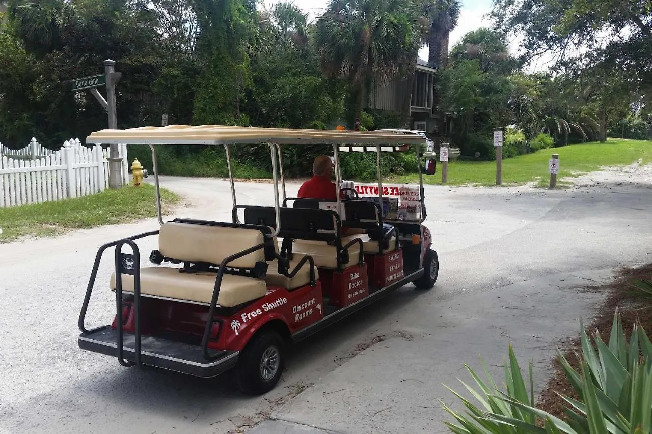 With Prime Location Walk To And Coligny! Apartment Hilton Head Island