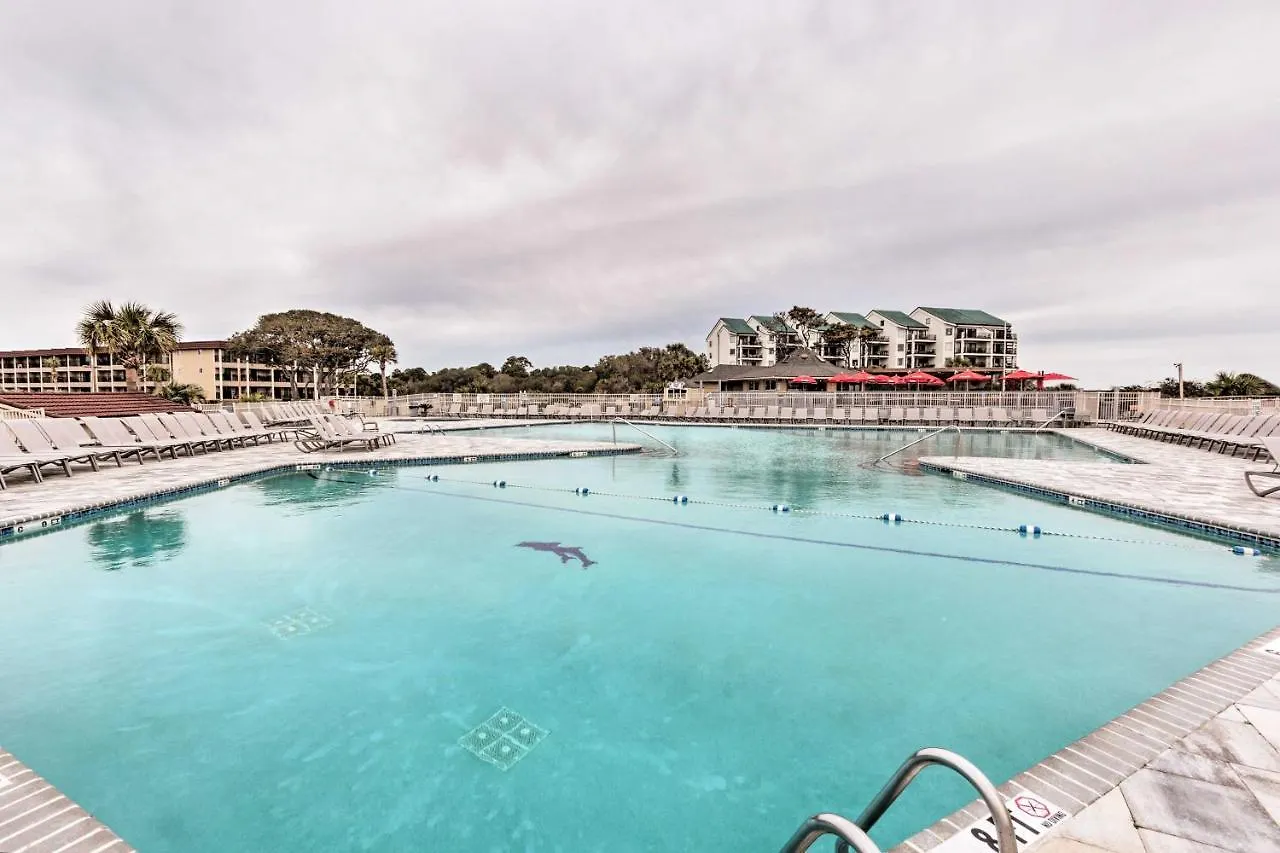Beachfront Pool, Tennis, Gym, Etc! Apartment